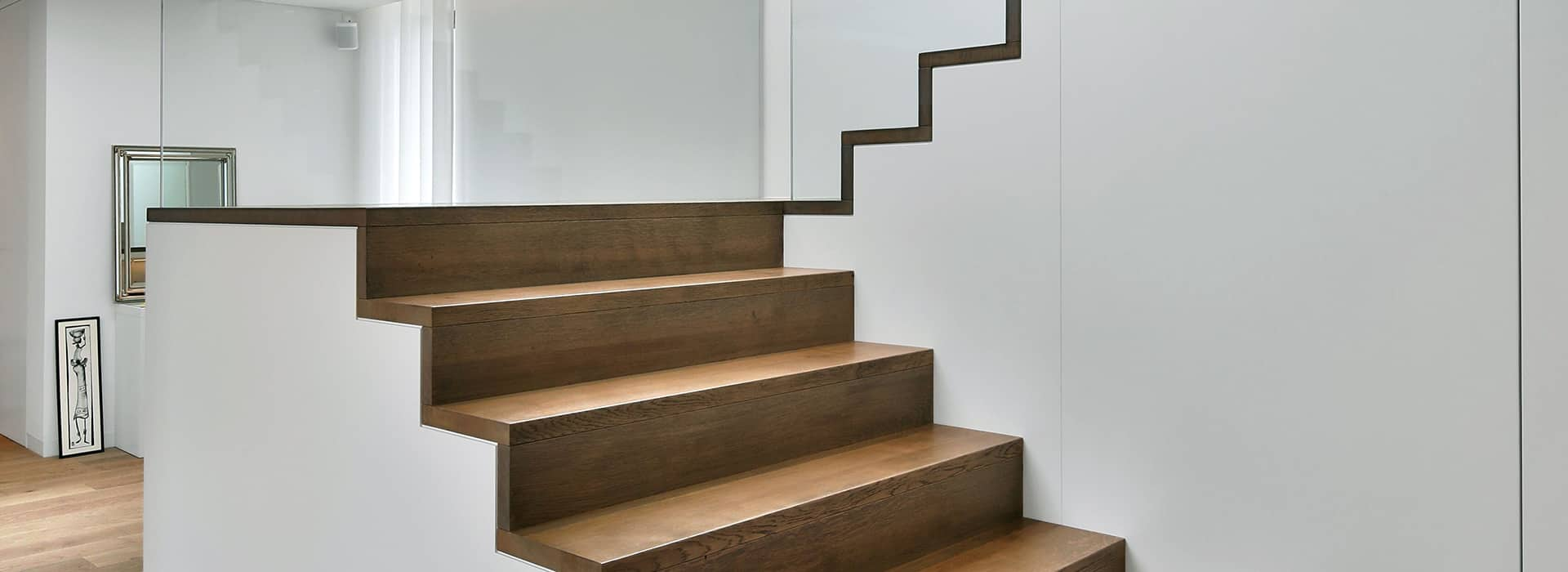 Moderne Treppe ohne Geländer